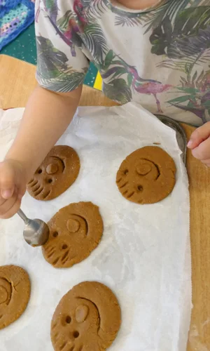 Making Face Biscuits 1